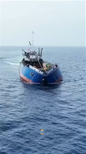 यह शिप बीच से खुलकर क्यों टूट जाती है? | Split Hopper Barge Explained #SplitHopperBarge #Engineering