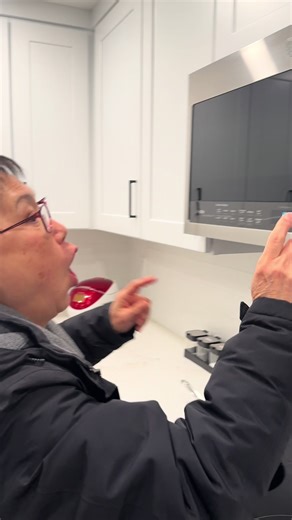 It does indeed heat and cook at the same time 🤯 | cooking food