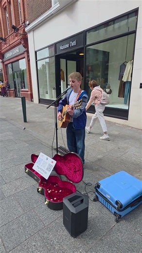 🔥 Wow! Rhys McPhillips Performs Bruce Springsteen's "I'm On Fire" Busking on Grafton Street