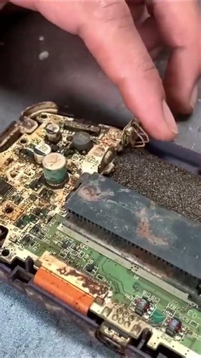 This Game Boy Was BURIED in Rust… Then I Turned It ON 😳