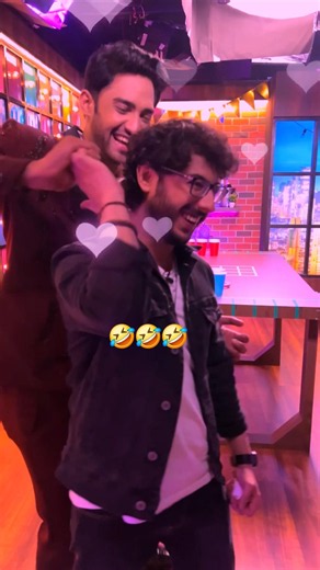 THUMB FIGHT 💀💀 CARRYMINATI VS THUGESH #thugesh #carryminati #shorts
