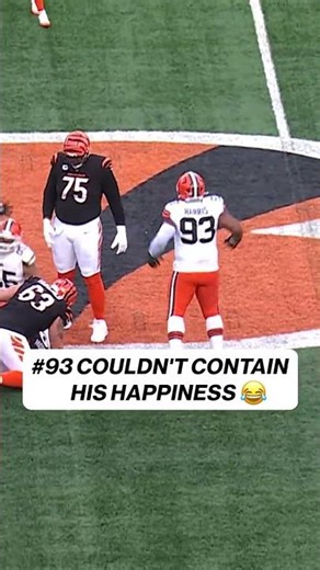 Myles Garrett's Teammate Interesting HIGH FIVE Partner after Breaking Sack Record 🤣 #browns #NFL