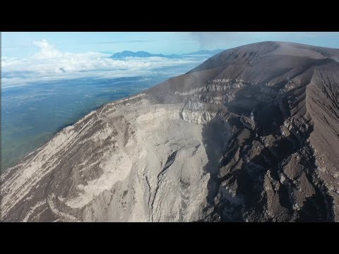 live..! letusan gunung semeru di jawa timur
