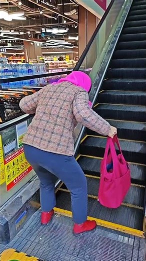 unbelievable grandma first time in escalator 🤯