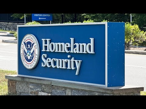DHS corrige lo dicho por Noem sobre el refugio para venezolanos que tenían TPS | Noticias Telemundo