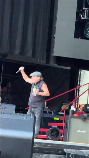 🔥🎧 AC/DC with Brian Johnson set fire to the ordinary – this is rock undiluted #ACDC #AC/DC