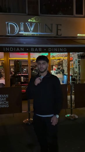 Vintage Booth | 360 photobooth | Vogue Magazine on Instagram: "New years celebrated in style with our indoor sparklers #newyear #2026"