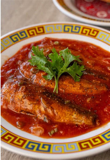 anyone else eat canned sardines like this? free recipe: https://feedthepudge.com/ca-moi-hop-ca-chua-dads-vietnamese-canned-sardines-in-tomato-sauce/