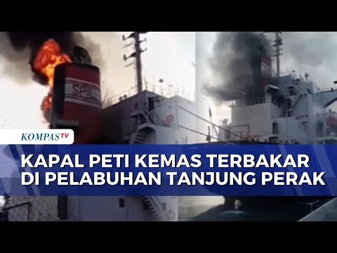Kebakaran Kapal Peti Kemas di Pelabuhan Tanjung Perak Surabaya, 16 Mobil Damkar Dikerahkan