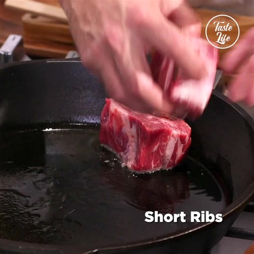 Recipe: https://www.tastelife.tv/instant-pot-red-wine-braised-short-ribs_33593.html | Taste Life