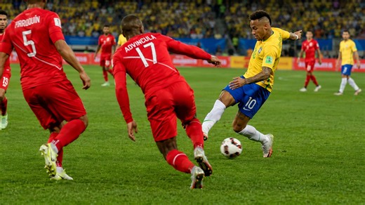 How Neymar escapes defenders in tight spaces