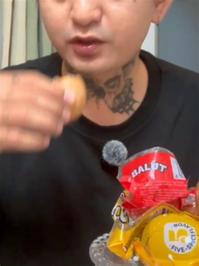 Spicy Balut Mukbang ASMR!🥚#balut #balutmukbang #baluteggs#baluteating#mukbang #foodtiktok #cravings #filipinofood #balot #yummy #delicious #fyp #hot#Mrsquirrelbalut