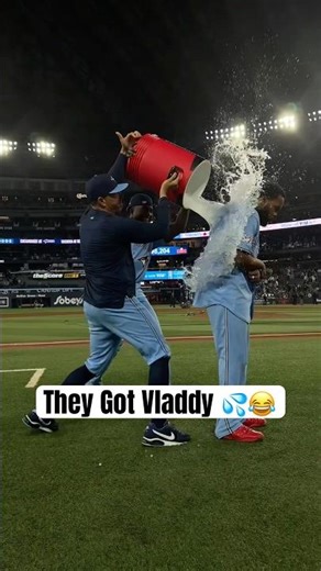 Vladimir Guerrero Jr. got what he deserved 😂🧊💦 #MLB #BlueJays