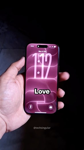 Apple Made A Flashlight Feel Premium On An iPhone 🤯
