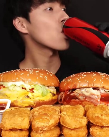 MONSTER CHEESE BURGER CHALLENGE 🍔🔥 HUGE FAST FOOD FEAST WITH FRIES, NUGGETS & ONION RINGS!
