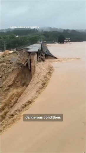 Typhoon causes severe flooding in southern China