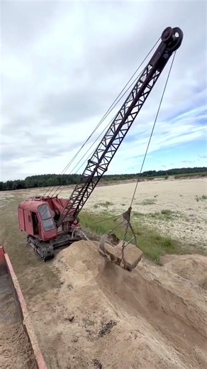Mastery of a Cable Excavator Operator – Precision in Machine Control