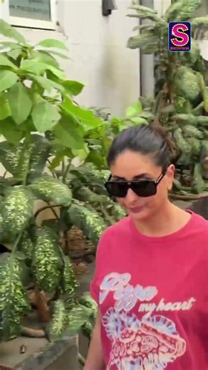 Kareena Kapoor Khan’s Baggy Tees & Denim Prove Effortless Style Can Beat High Fashion | N18S