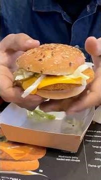 NEW MCDONALD’S CHEESY MUSHROOM BURGER REVIEW | PROTEIN BUN, PRICE ₹239 & WORTH IT?