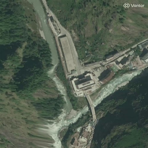 🇳🇵🇨🇳⚡️ — VantorTech satellite imagery shows that the Rasuwagadhi border crossing between Nepal and China was completely destroyed by Wednesday’s glacial flood.📡 Follow us on Telegram for more updates — link in bio.#Nepal #China #Flooding https://t.co/nLv1pkSIec