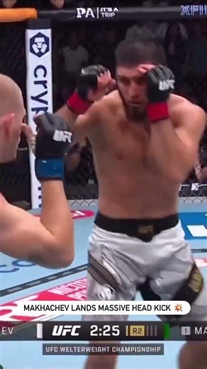 ISLAM CONNECTS WITH A HUGE HEAD KICK 💥
