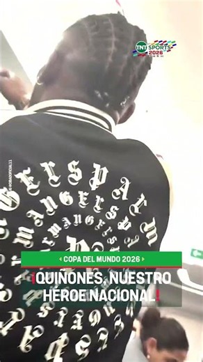¡JULIÁN QUIÑONES FUE APLAUDIDO EN UN AVIÓN TRAS SU PARTICIPACIÓN EN EL MUNDIAL! #Shorts