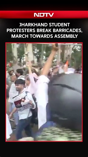 Jharkhand Student Protesters Break Barricades, Start Marching Towards Assembly