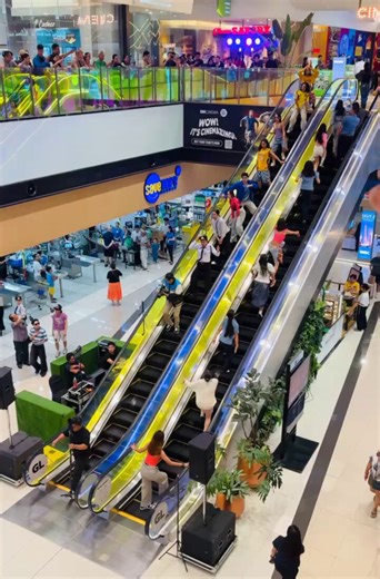 A surprise flash mob took over SMDC Light Mall’s atrium, drawing attention from mallgoers as the NU Dance Company and TikTok dancer Kimshy delivered a dynamic, high energy performance that turned the space into a “Gala To The Max” moment. 🔥 ✨#SMDCLightMall #GalaToTheMax#BrandSpace