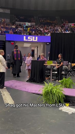 Shaq still had to troll Charles Barkley when graduating 😂 (🎥:@ShaqDieselONeal) #lsu #grad #shaq #nba #college