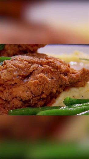 Line, Michael, and Sabrina had 45 minutes to replicate a fried chicken dish with mashed potatoes, guiness brown gravy and blanched green beans. While all three of them exceptionally nailed the chicken breast and potatoes, Line made the best dish of the night and was sent to safety. #MasterChef #MasterChefCanada #MasterChefWorld | MasterChef World