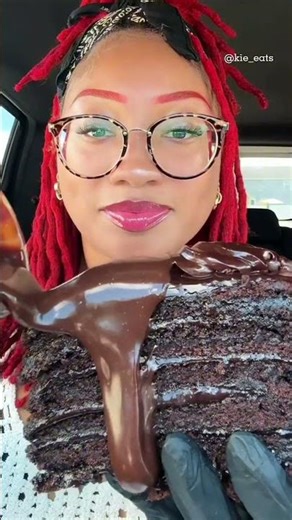 THE CHEESECAKE FACTORY CHOCOLATE CAKE 🍫🍰 Legendary layers & rich fudge drips! #mukbang #asmr