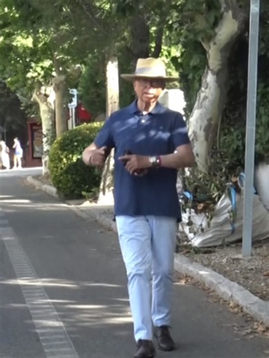 🕺Ortega Cano se arranca a cantar y bailar en plena calle al enterarse de que sí aparecerá en el biopic de Rocío Jurado 🎞️. Aunque al principio esquivó la pregunta con ironía soltando un