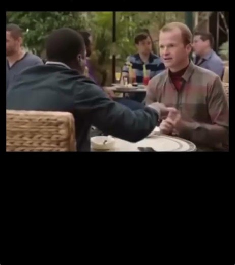 Kevin Hart BREAKS In Funny Dinosaur BLOOPER!