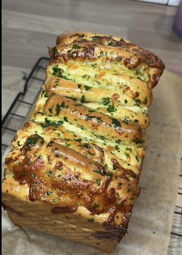 Easy Pull Apart Garlic Bread Recipe from Scratch