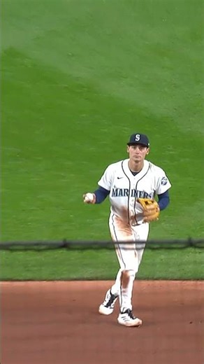 Deflected off the pitcher's glove ... into the second baseman's glove 😱