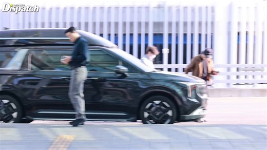 Have a safe flight, boys! 🤍It’s kinda endearing how even the reporter knows about Kyungsoo (and EXO)’s little food adventures whenever they’re abroad since she told him to eat lots of delicious food while in Thailand 🥹