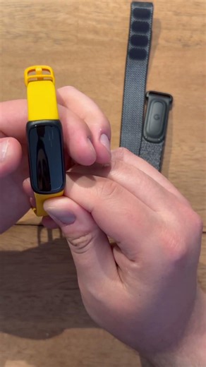 How to Turn On Fitbit Inspire 3 Screen
