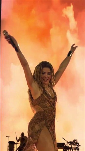 Shakira - Hips Don’t Lie (Live In Madrid - N8) #Shakira #LMYNl #LMYNLWorldTour