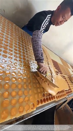 The brown sugar is molded into shape instantly.