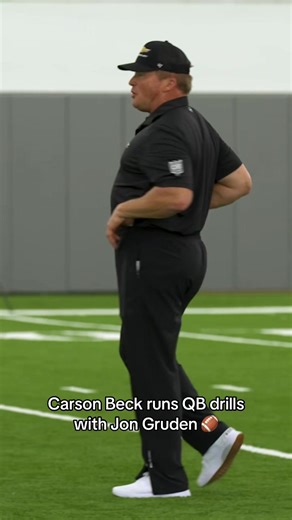 Being a great QB means using your feet, arm, AND your mind! 🏈 #nfl #nfldraft #qb