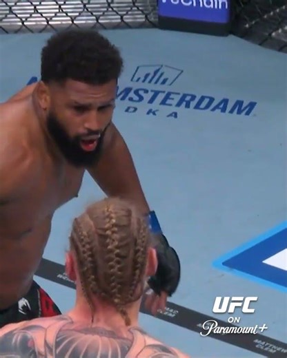 Stunned him with a jab 🫣 #ufc328
