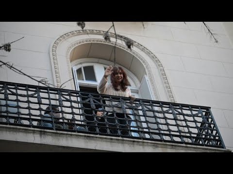 Expresidenta argentina Kirchner evoluciona bien tras cirugía por peritonitis | AFP