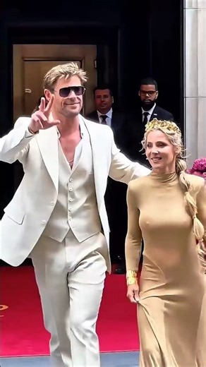 Chris Hemsworth with Wife Elsa Pataky going home after an Event 😍❤️ #chrishemsworth #elsapataky