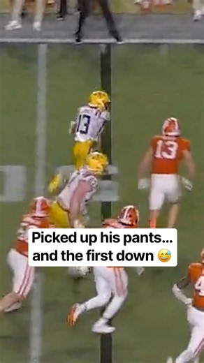 Got pantsed and didn't miss a step 😭