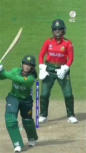 A stroll down the track and six on the board for Muneeba Ali 🙌