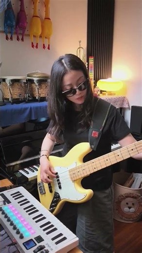 Smooth Bass Groove & MIDI Keyboard Jam | Relaxing Live Music Performance 🎸🎹 #calmingmusic