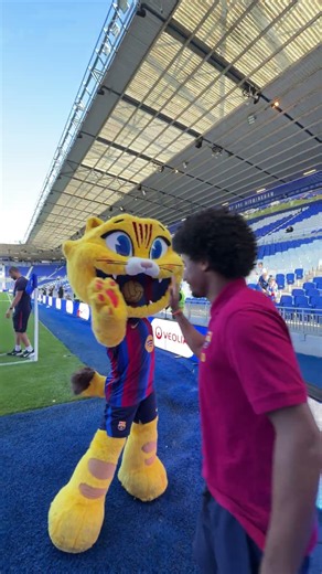 Welcome to the Blaugrana fam, Karim 👋😻 #fcbarcelona #shorts #adeyemi