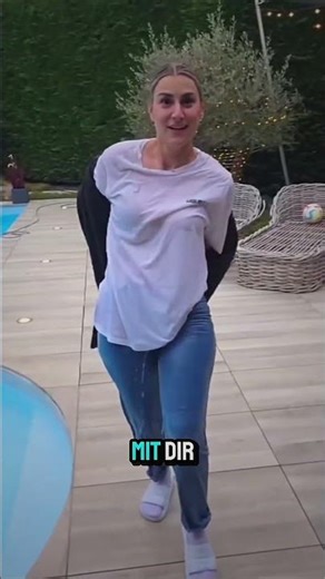 Knossi wirft Lia in den POOL?!! 😲😲 #shorts