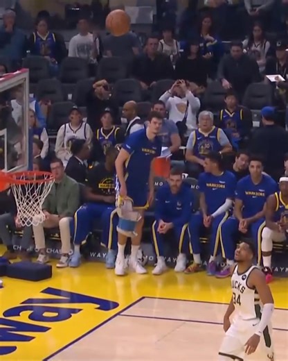 30 from 30! 👌 Watch the Bucks vs Warriors, LIVE & FREE in India on YouTube/NBA! 💻 https://www.youtube.com/watch?v=lUS4XJqJlYw #YouTubeLIVE | NBA