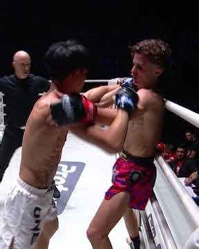 All gas, no brakes 😤🔥 Sandro Bosi came out FIRING in his Muay Thai war with Petsangwan!